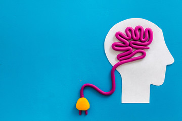 汽车模具钳工怎么样