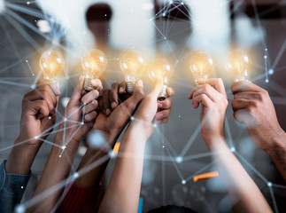 汽车模具钳工怎么样