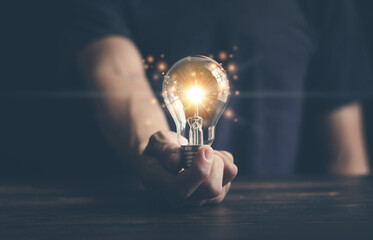 简述学前儿童美术创作及教学的指导方法