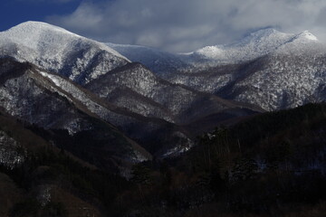 晚上睡觉呼吸困难是怎么回事
