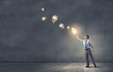 汽车模具钳工怎么样