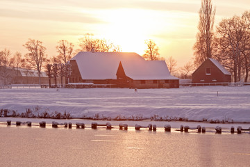 描写美丽的瀑布的诗句